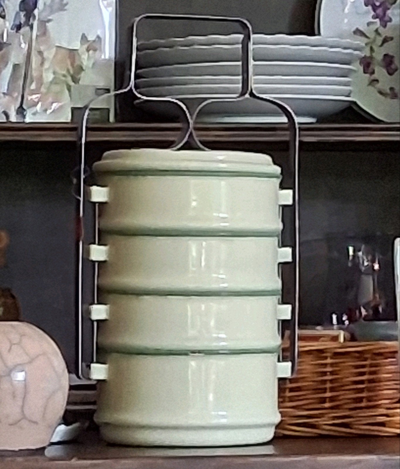 Deze charmante vintage geëmailleerde tiffin lunchbox is een, Ophalen of Verzenden