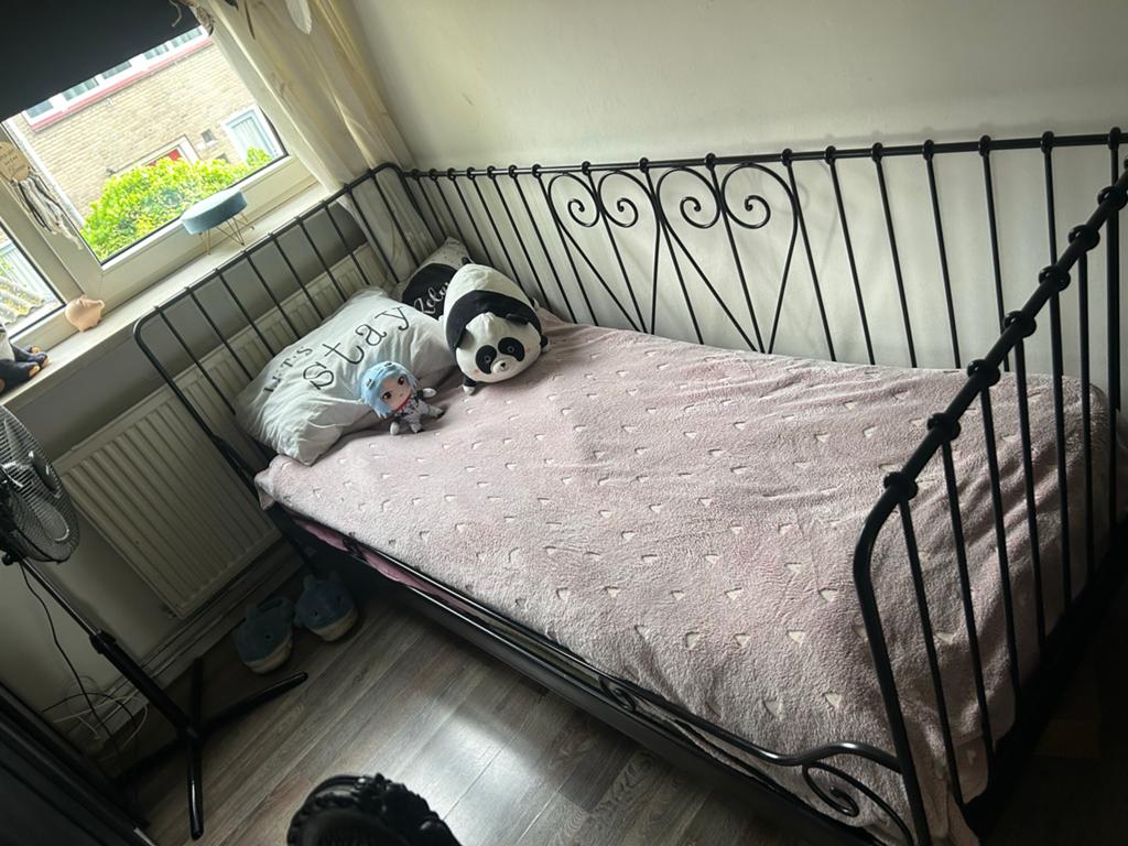 Zwart ikea bed, 1 persoonsbed, Eenpersoons, Zwart, Hout, 140 cm