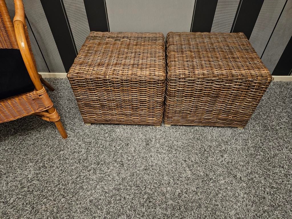 Set rotan/rieten stoelen en bijzettafeltjes, Ophalen of Verzenden