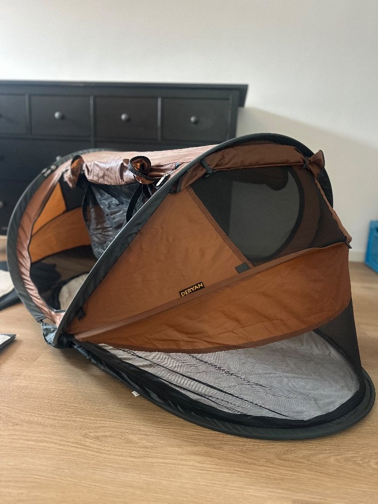 DERYAN peutertentje met windscherm en matras, Ophalen, Zo goed als nieuw