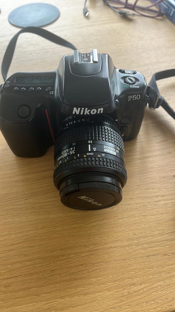 Nikon F50 spiegelreflexcamera met AF Nikkor 35-80mm lens, Audio, Tv en Foto, Fotocamera's Analoog, Ophalen, Gebruikt, Spiegelreflex