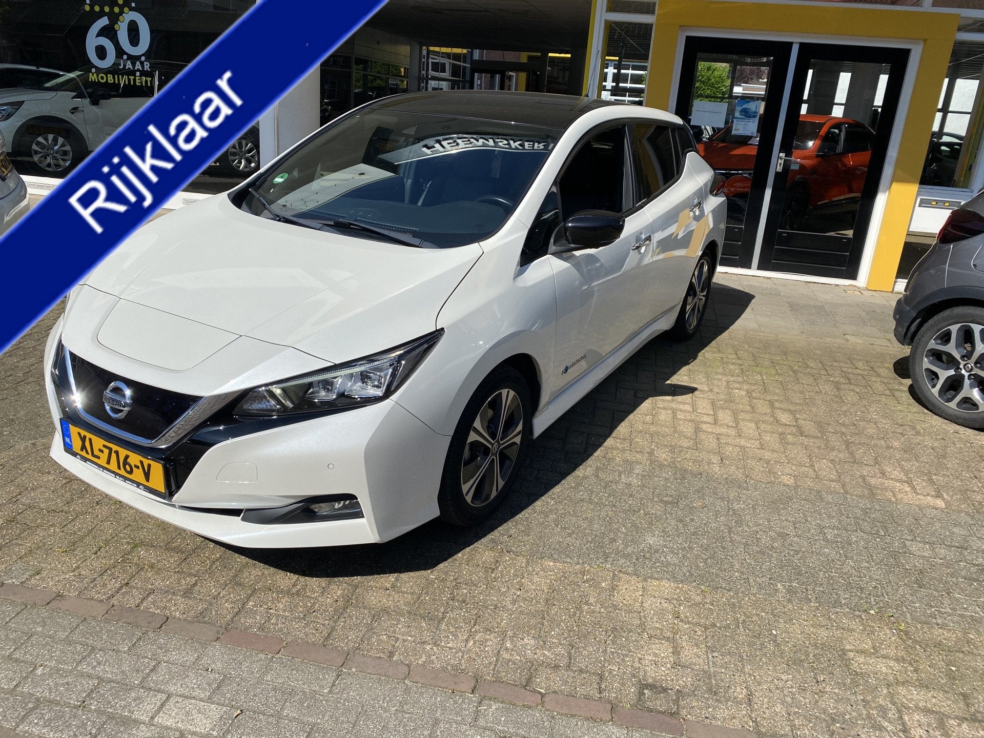 Nissan Leaf Tekna 40 kWh CAMERA AIRCO ECC PARKEERSENSOREN TW, Auto's, Nissan, Gebruikt, 150 pk, Wit, Origineel Nederlands