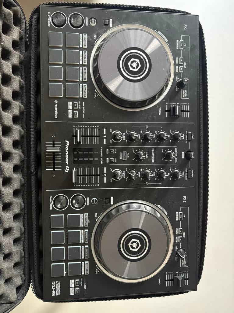 Pioneer DDJ RB - met officiële protective case, Muziek en Instrumenten, Dj-sets en Draaitafels, Ophalen of Verzenden, Zo goed als nieuw
