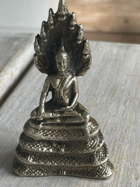 Beeldje mediterende Boeddha. Naga Prok houding. Metaal., Ophalen, Metaal, Zo goed als nieuw, Zilver