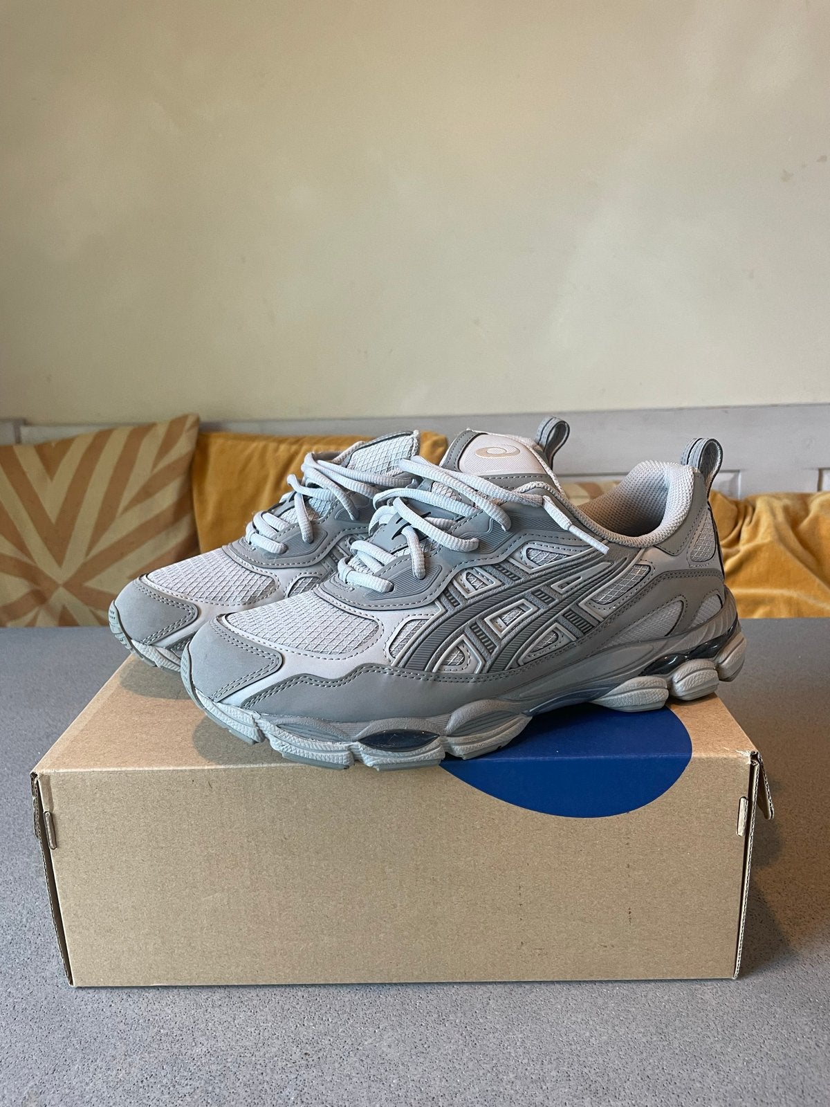 Asics Gel-NYC RGD Cement Grey, Maat 43,5 - Zo goed als nieuw, Overige kleuren, Ophalen of Verzenden, Sneakers of Gympen, Zo goed als nieuw