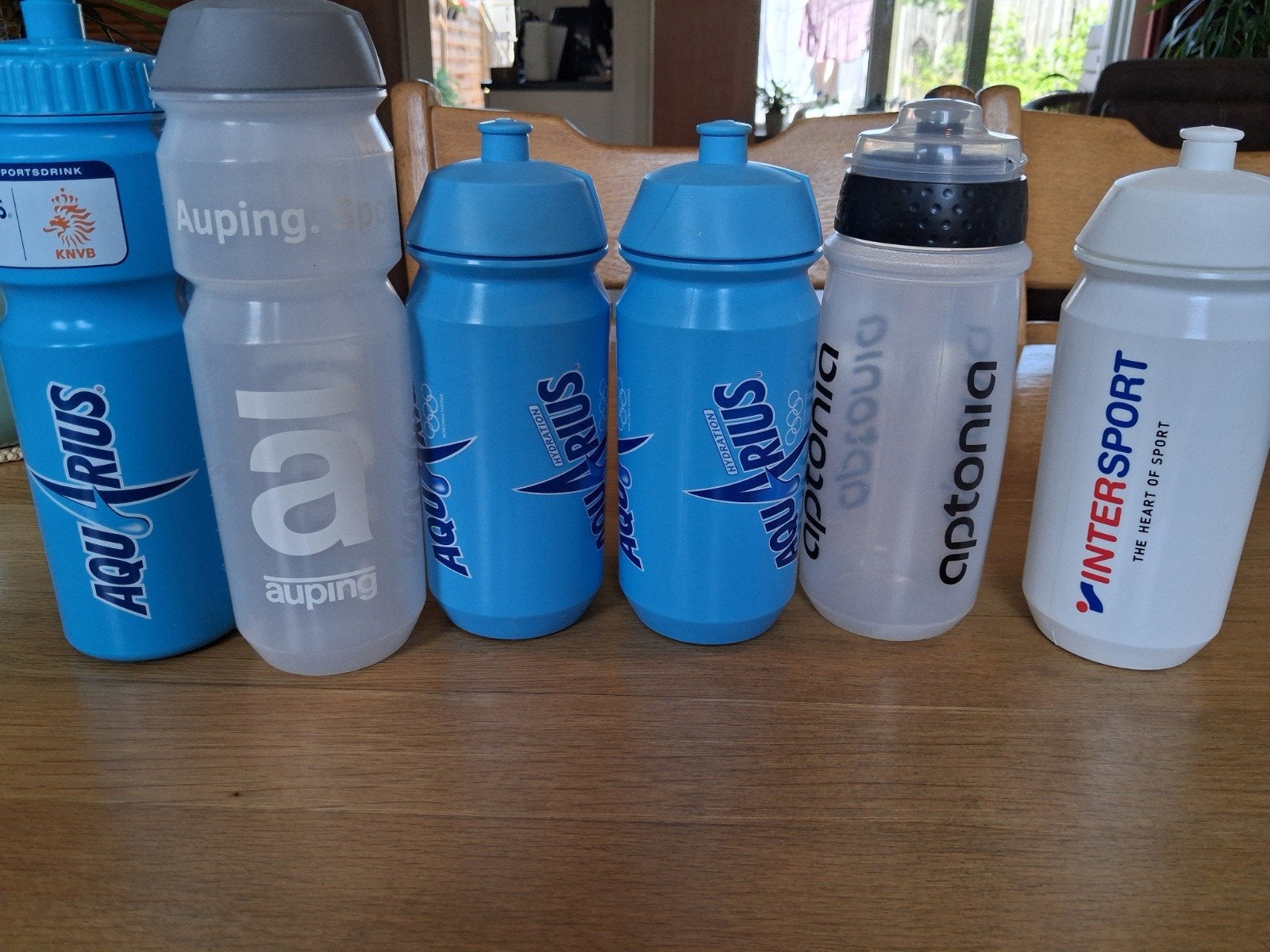 Set van 6 bidons: Aquarius, Auping, Aptonia, Intersport, Ophalen, Gebruikt