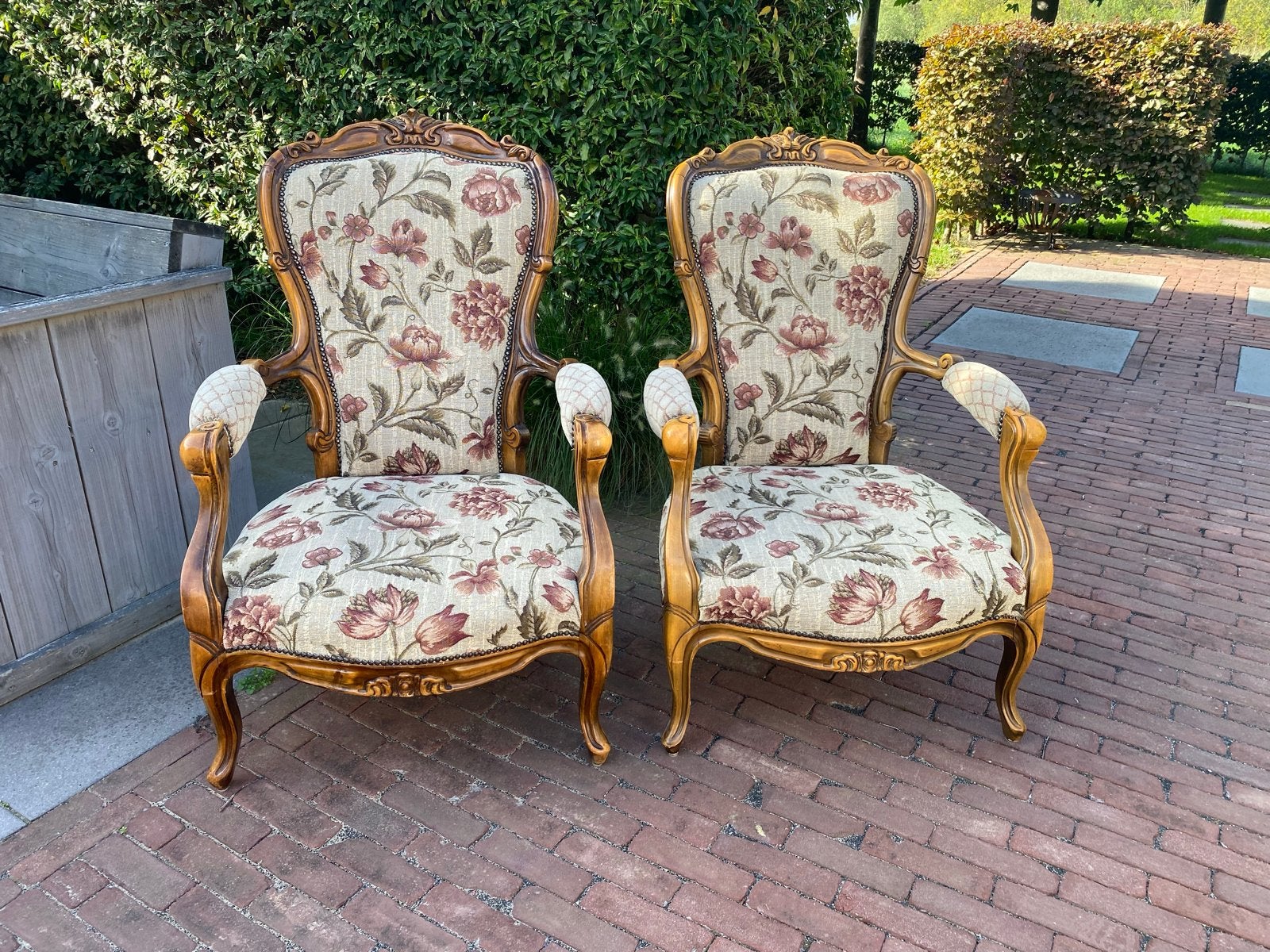 Set van 2 Antieke Louis XVI Fauteuils met Bloemenprint, Antiek en Kunst, Antiek | Meubels | Stoelen en Banken, Ophalen