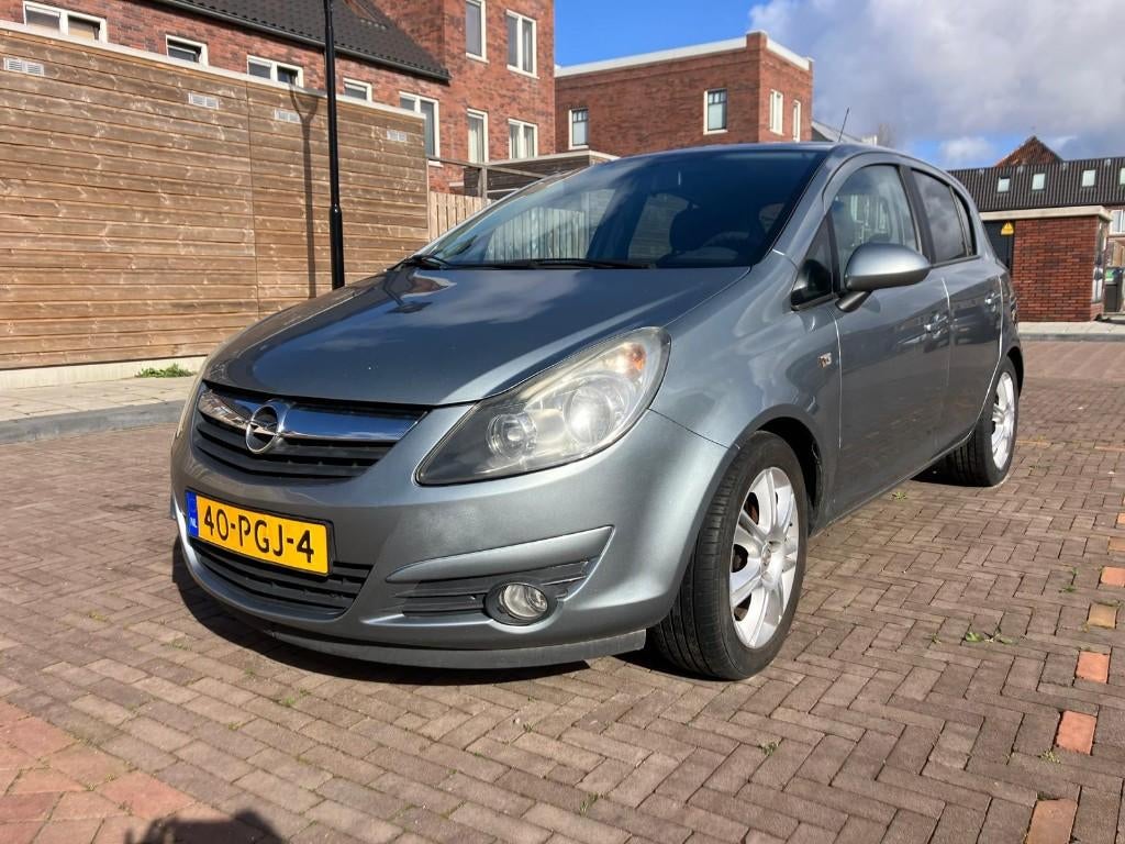 Hele nette Opel Corsa 1.4 16V 5D 2011 Grijs, Auto's, Opel, Voorwielaandrijving, 4 cilinders, 100 pk, 49 €/maand