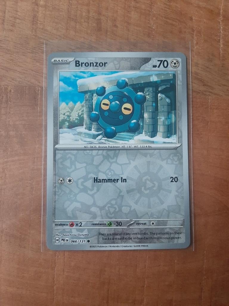 Bronzor #66, Reverse Holo, Pokemon Prismatic Evolutions, Ophalen of Verzenden, Nieuw, Losse kaart