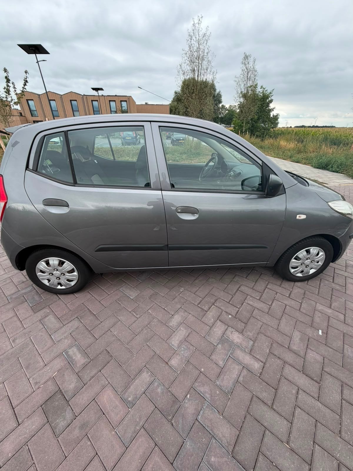 Foto 10 van Hyundai i10 1.1 I 5DR 2010 Grijs