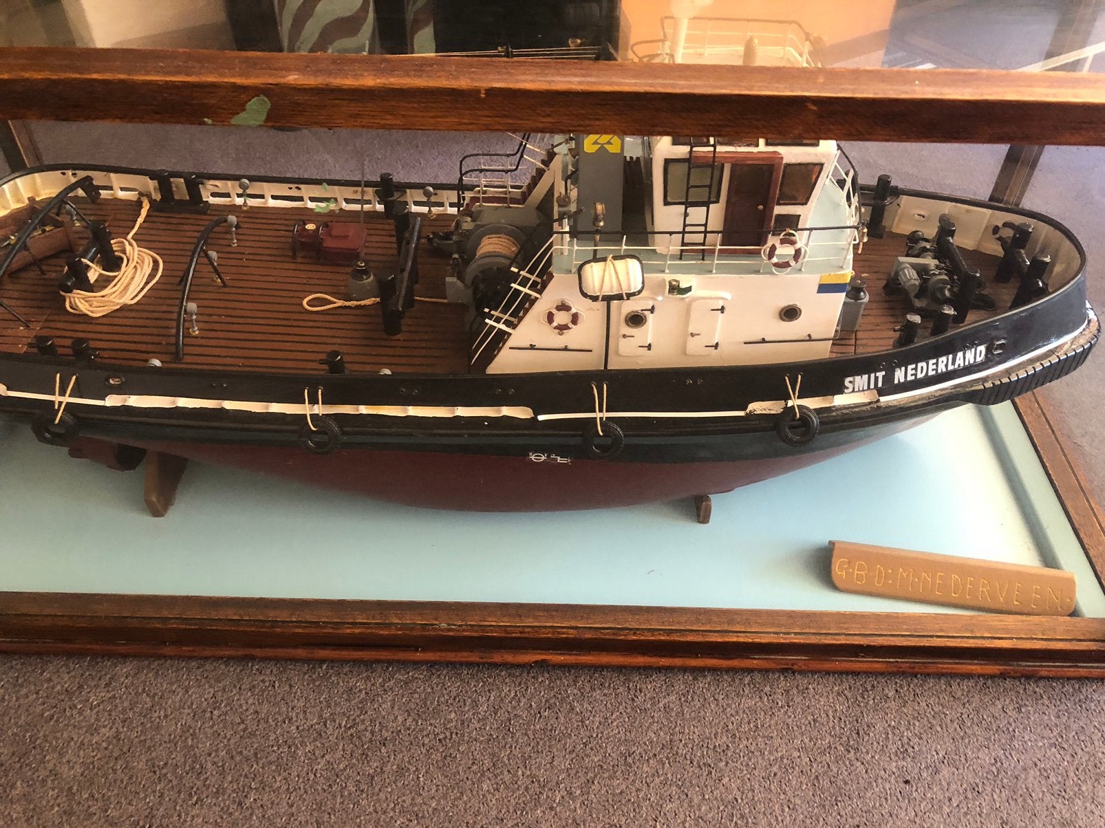 Scheeps vitrine met model boot, Ophalen, Gebruikt