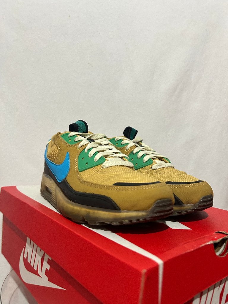 ALS NIEUW! Maat 43 - Nike Air Max Terrascape 90 Wheat Gold, Kleding | Heren, Schoenen, Overige kleuren, Verzenden, Nike, Nike