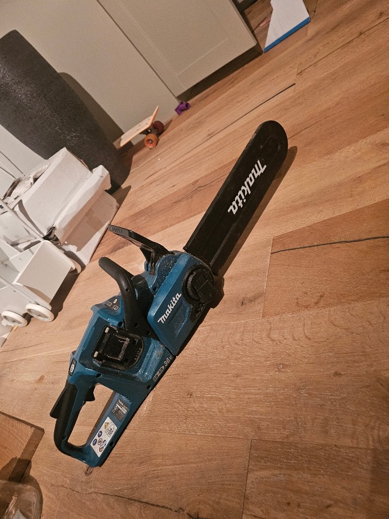 Makita 2x 18V Accu Kettingzaag - Krachtig en Draadloos, Ophalen of Verzenden, Gebruikt, Overige soorten, Makita