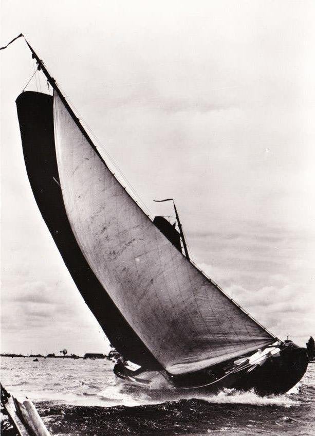 Skûtsjesilen op de Friese meren.  Bergum- Sneek. 19-08, Ophalen of Verzenden, 1960 tot 1980, Gelopen, Friesland