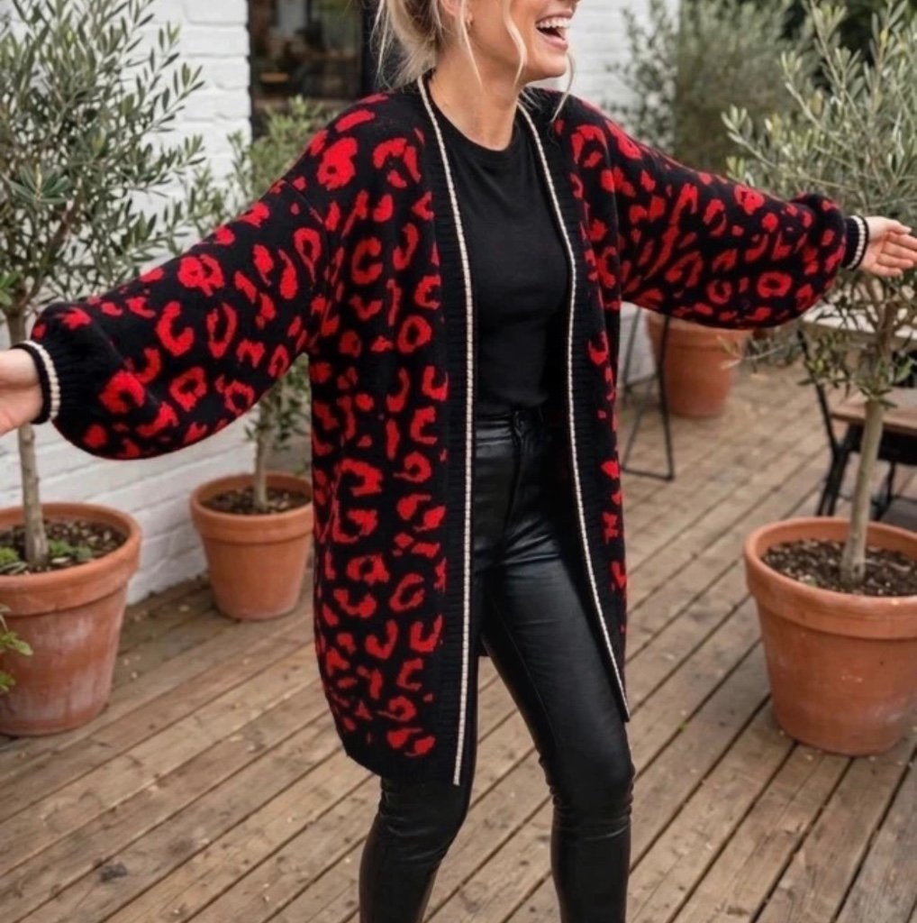 Oversized lang gebreid vest met rode panterprint, Verzenden, Zo goed als nieuw, Maat 42/44 (L), Rood