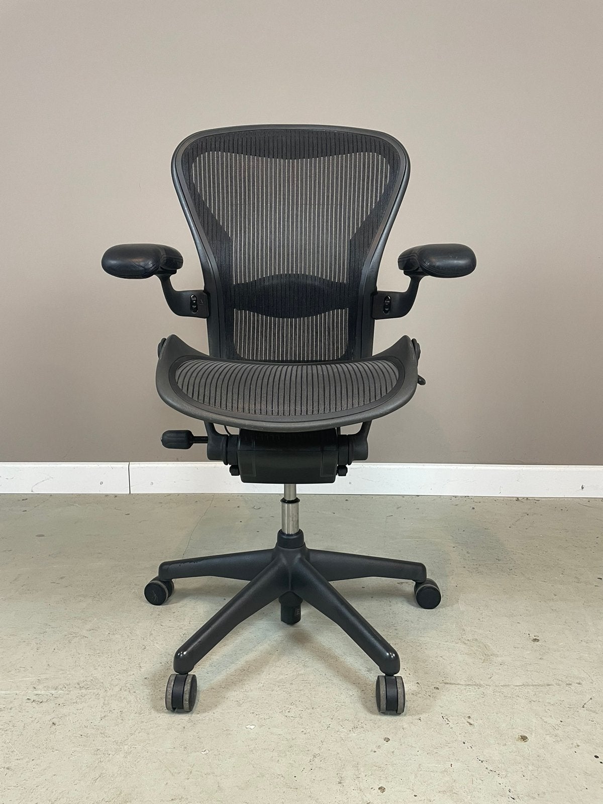 Herman Miller Aeron B Classic refurbished in ZGAN staat, Ophalen, Ergonomisch, Zo goed als nieuw, Bureaustoel