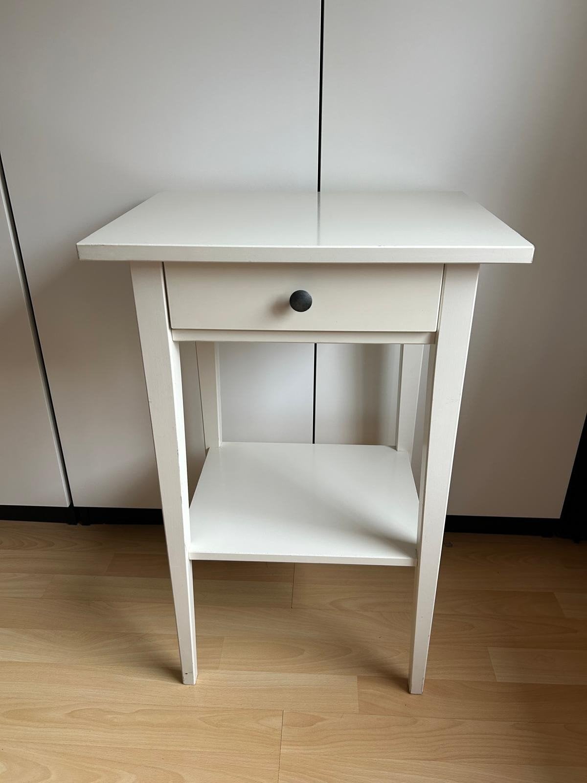 IKEA Hemnes Nachtkastje / Bijzettafel Wit, Huis en Inrichting, Ophalen, Zo goed als nieuw, 45 tot 65 cm, 70 cm of meer