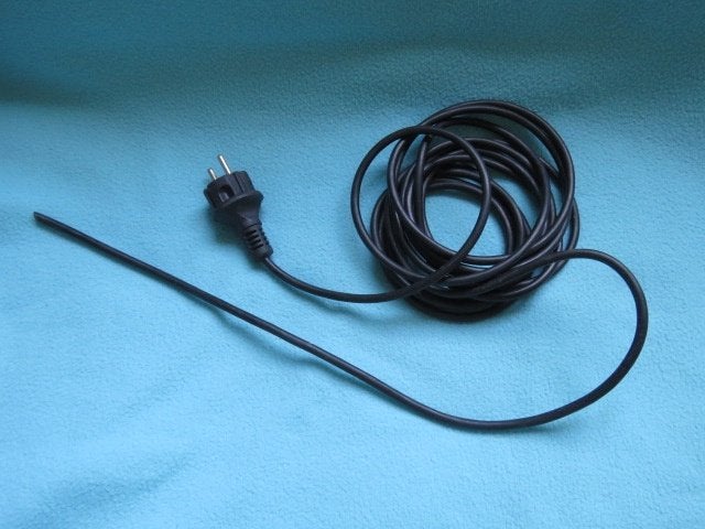 Ong. 5 meter kabel 3-draads met geaarde gesealde stekker, Ophalen of Verzenden, Zo goed als nieuw, Kabel of Snoer