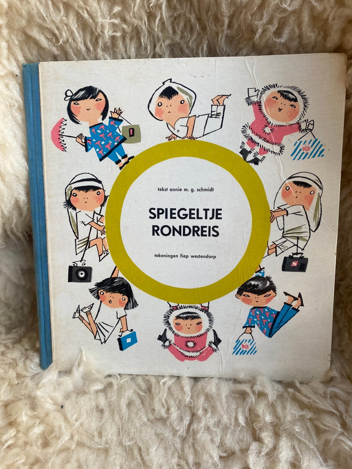 Vintage kinderboek Spiegeltje Rondreis jaren ‘60, Gelezen, Fictie algemeen, Ophalen of Verzenden, Voorleesboek