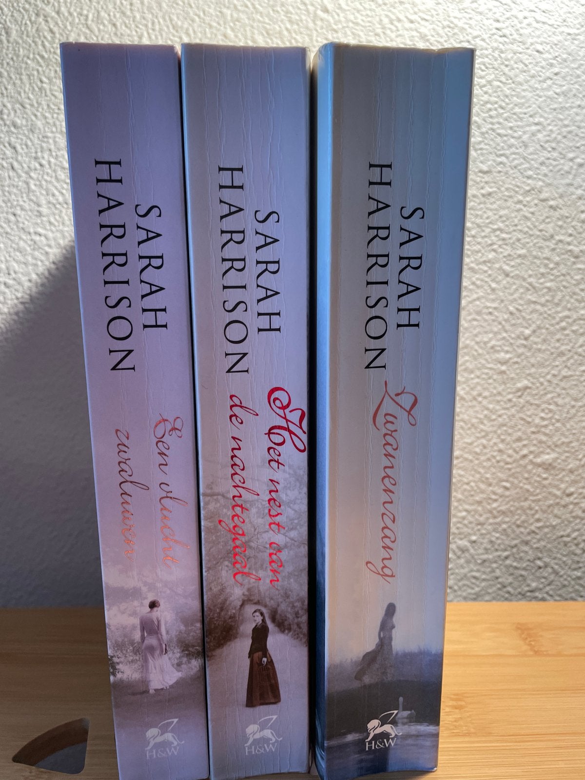 Sarah Harrison Boeken: Zwanenzang, Het nest van de nachtegaa, Ophalen of Verzenden, Zo goed als nieuw, Nederland