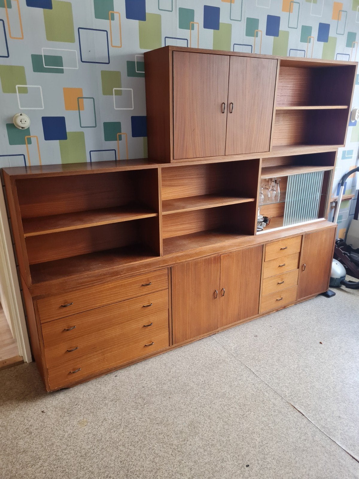 Vintage Teak Dressoir / Wandmeubel met Vitrinekast, Huis en Inrichting, Ophalen, Gebruikt, Vintage, Retro, Mid-century modern