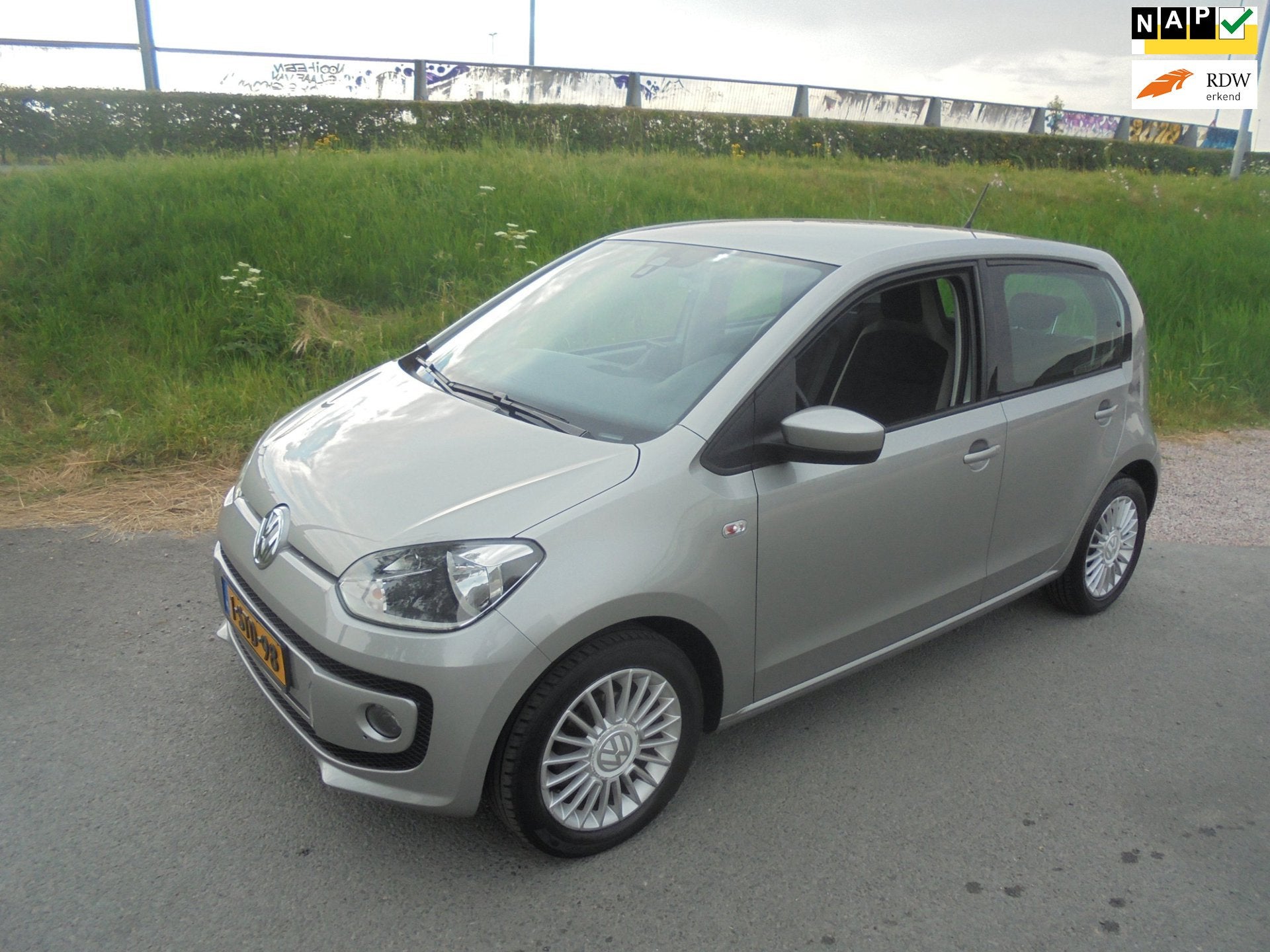 Volkswagen Up! Volkswagen Up 1.0 Benzine airco lmv navigatie, Auto's, Voorwielaandrijving, Euro 5, Gebruikt, Up!