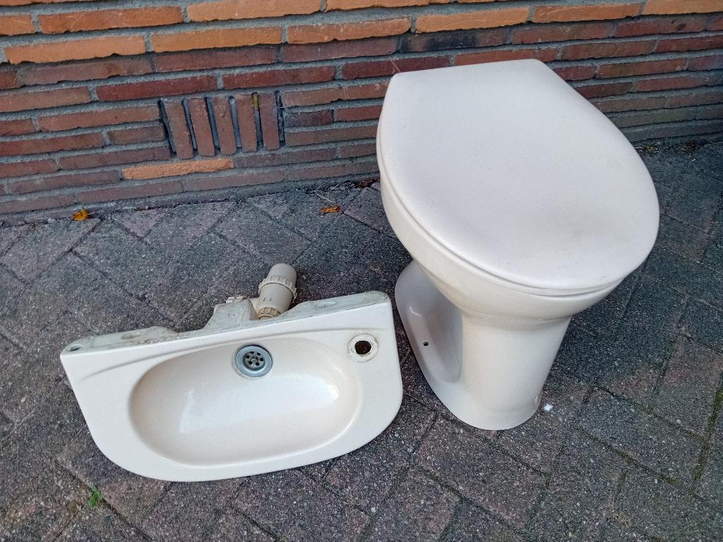 Retro Beige toiletpot met wc fonteintje., Ophalen, Gebruikt, Steen, Toilet