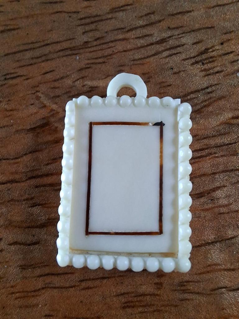 Antiek medaillon natuurlijk materiaal, Sieraden, Tassen en Uiterlijk, Antieke sieraden, Ophalen, Overige materialen, Hanger