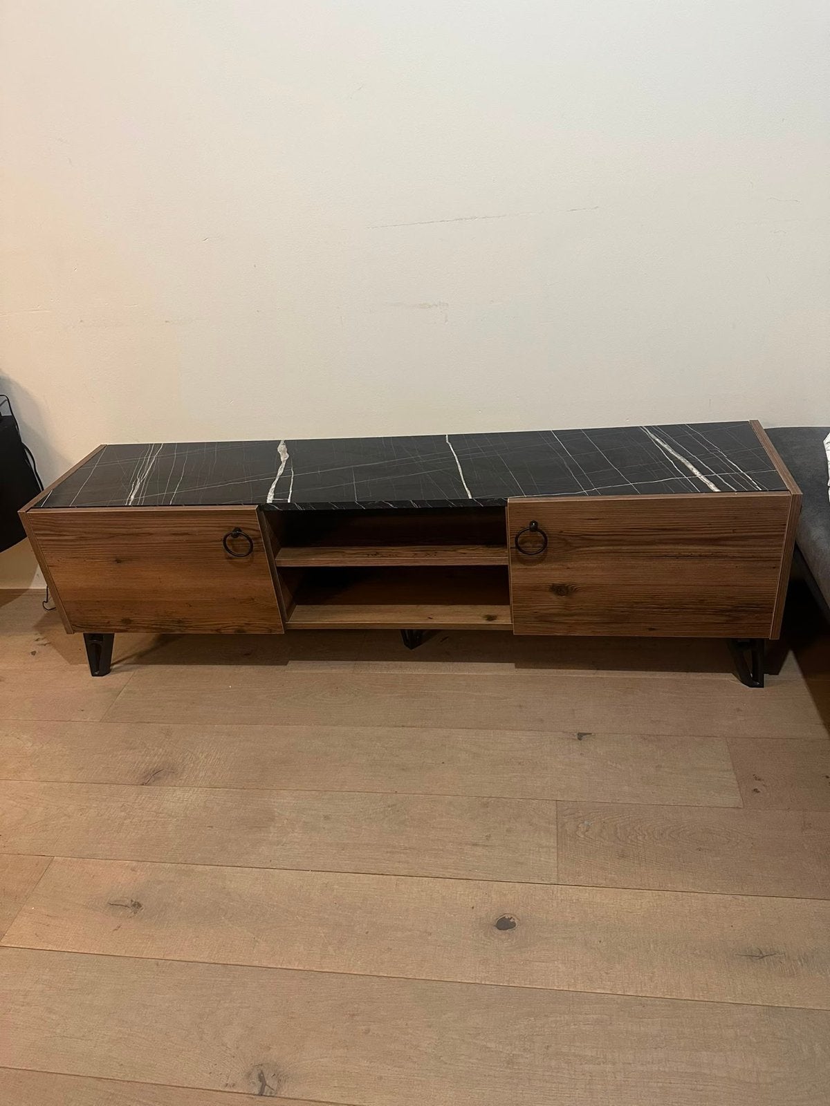 Stijlvol TV-meubel met marmerlook blad - 160x47x37 cm, Huis en Inrichting, Ophalen, 150 tot 200 cm, Zo goed als nieuw, Minder dan 100 cm