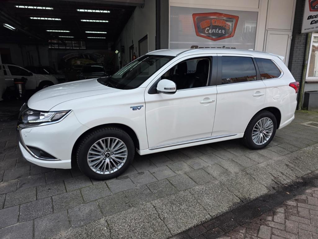 Mitsubishi Outlander 2.4 Dohc Mivec Phev 240pk 4WD Aut 2019, Auto's, Automaat, Outlander, 4 cilinders, Wit