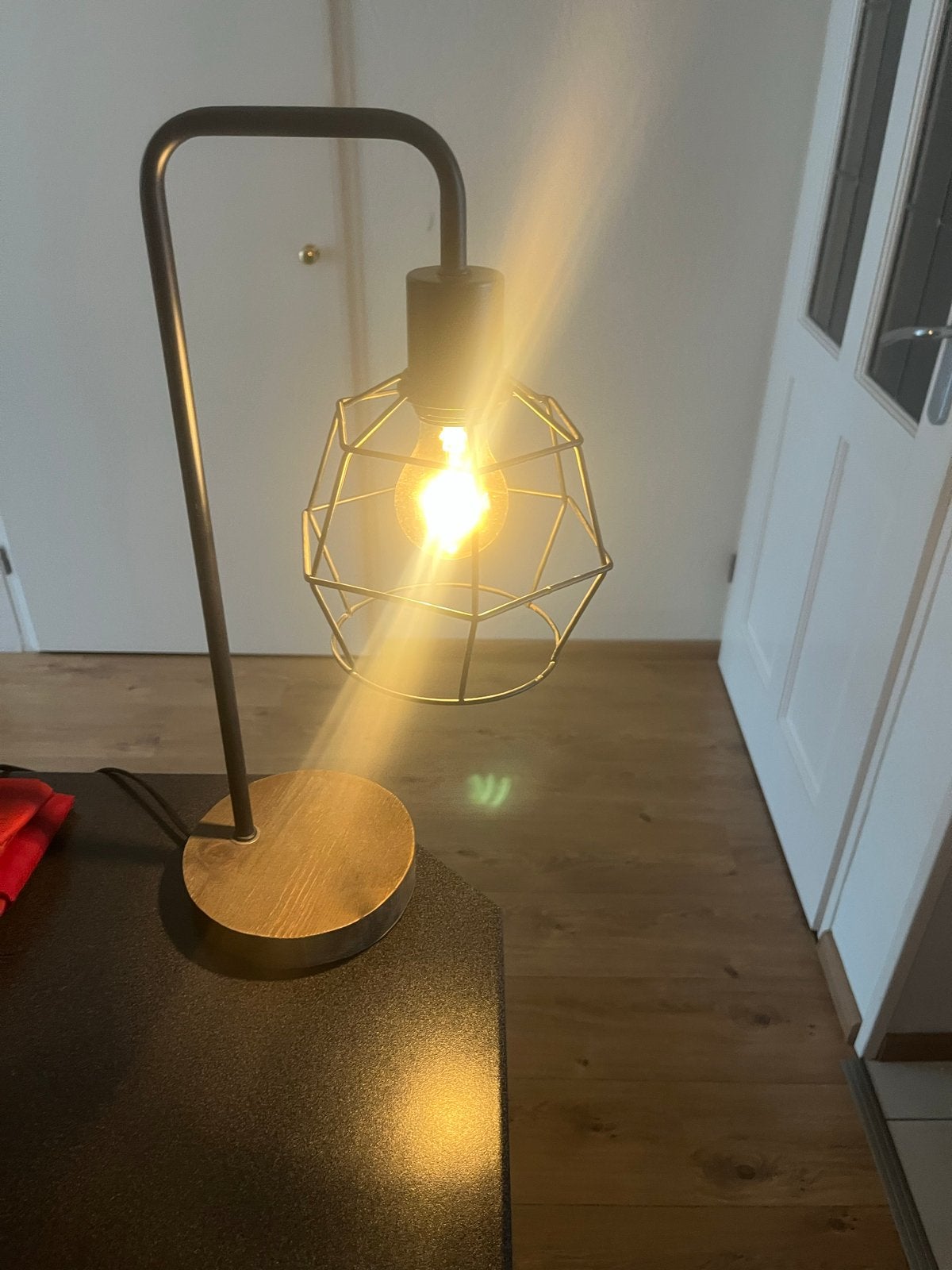 Industriële tafellamp met draadkooi en houten voet, Bureaulamp, Overige merken, Zo goed als nieuw, Zwart