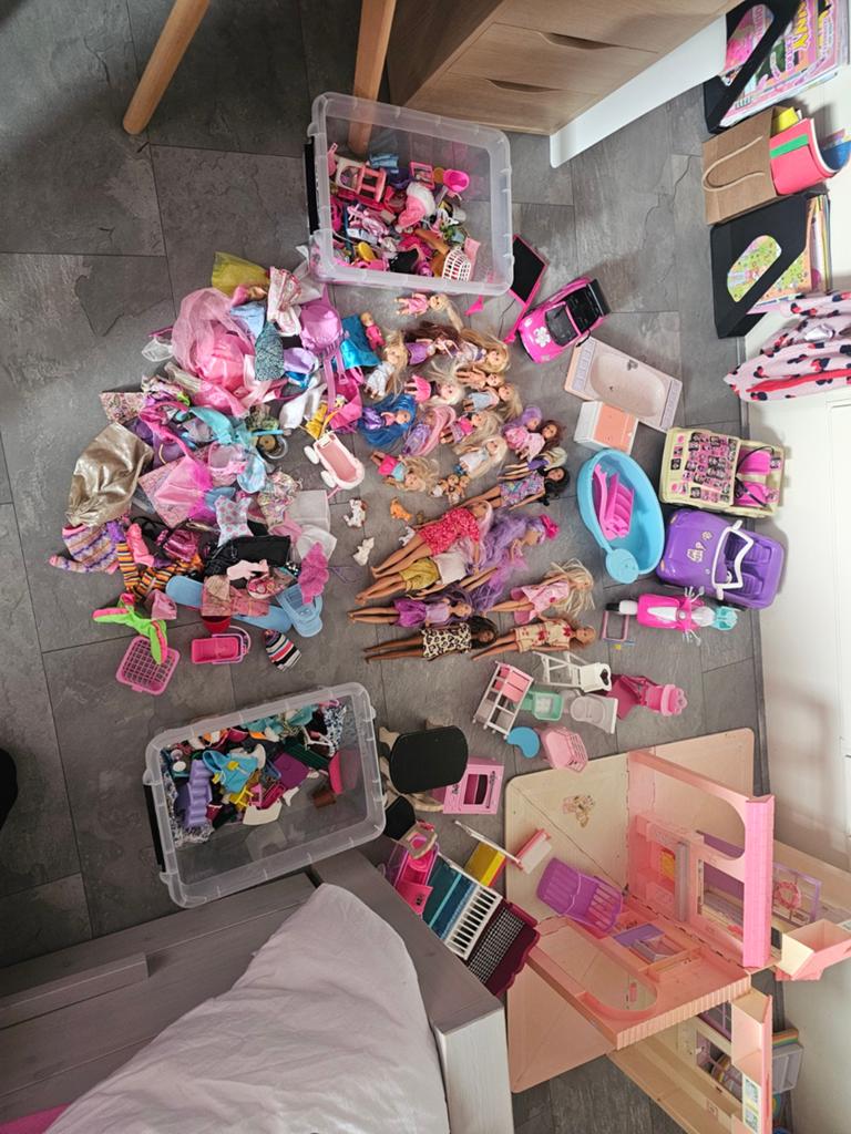 Groot pakket Barbies en accessoire, Kinderen en Baby's, Speelgoed | Poppen, Ophalen, Gebruikt, Barbie