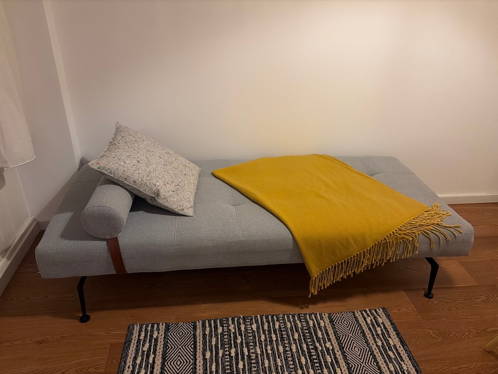 Stijlvolle grijze slaapbank/daybed met kussens, Ophalen, Eenpersoons, 150 tot 200 cm, 75 tot 100 cm