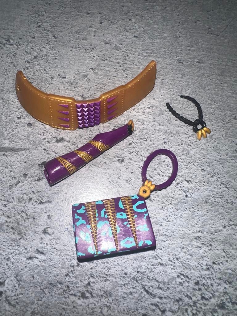 521 Monster High Clawdeen Wolf accessoires set, Verzamelen, Poppen, Ophalen of Verzenden, Gebruikt