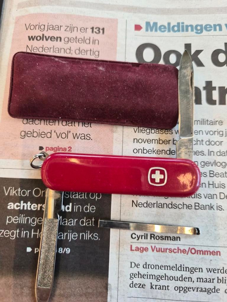 Zwitsers  zakmes, Caravans en Kamperen, Kampeergereedschap, Ophalen of Verzenden
