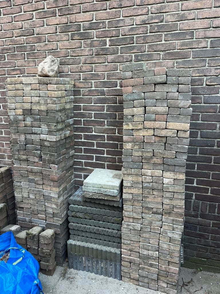 GRATIS verschillende tuin en terrastegels, Tuin en Terras, Tegels en Klinkers, Ophalen, Zo goed als nieuw, Beton, Terrastegels