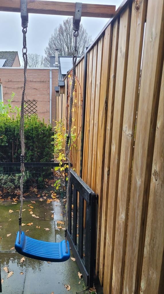 Blauwe schommel.
In hoogte verstelbar.
Inclusief montagebeug, Ophalen, Gebruikt, Schommel, Aanbouwonderdeel