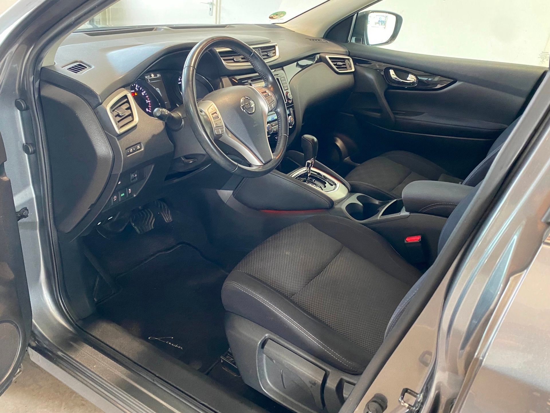 Nissan Qashqai 1.2 Automaat Pano.dak Trekhaak, Auto's, Gebruikt, 4 cilinders, 116 pk, Bedrijf