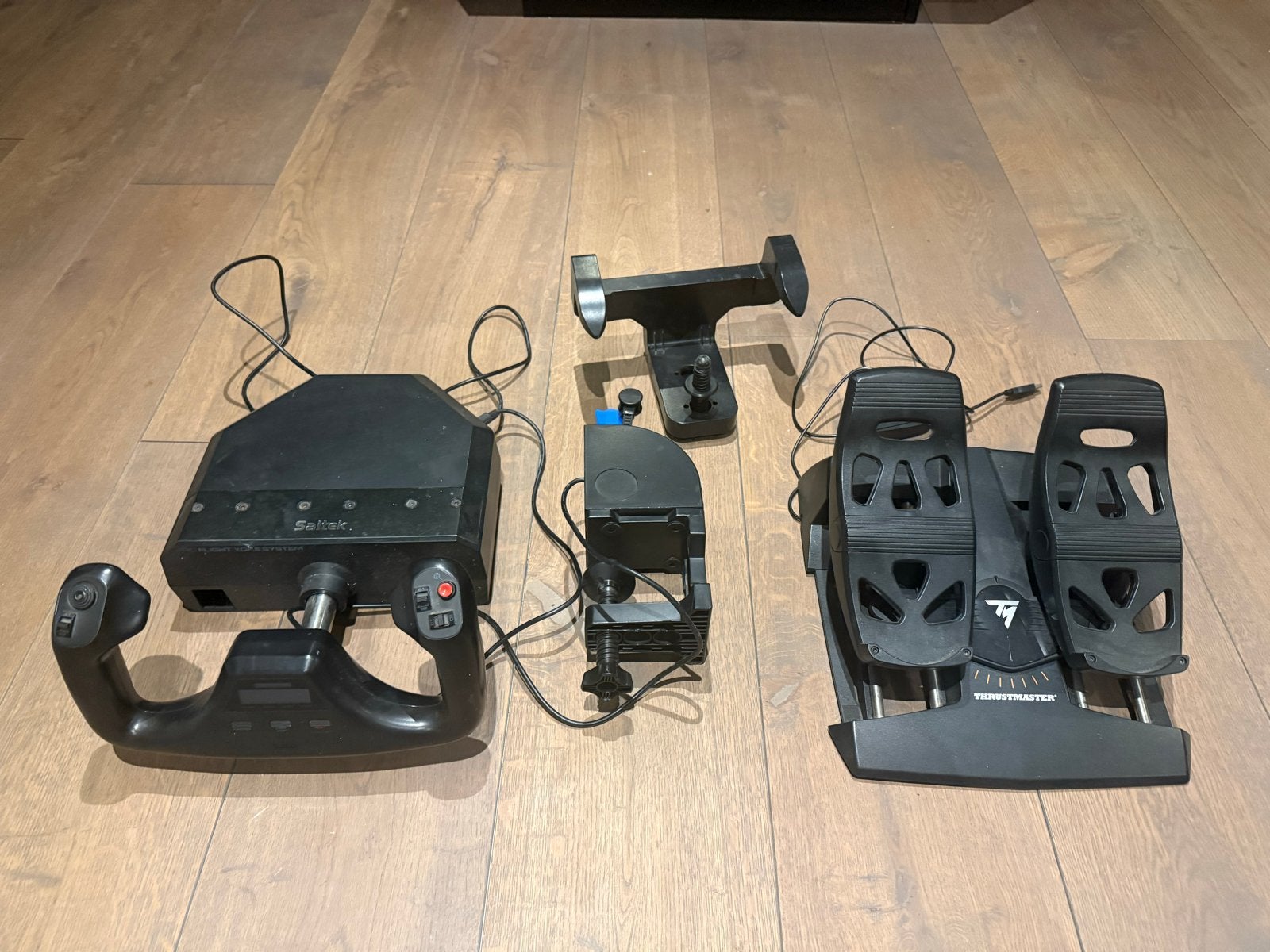 Saitek Pro Flight Yoke & Throttle + Thrustmaster Rudderpanel, Ophalen, Gebruikt