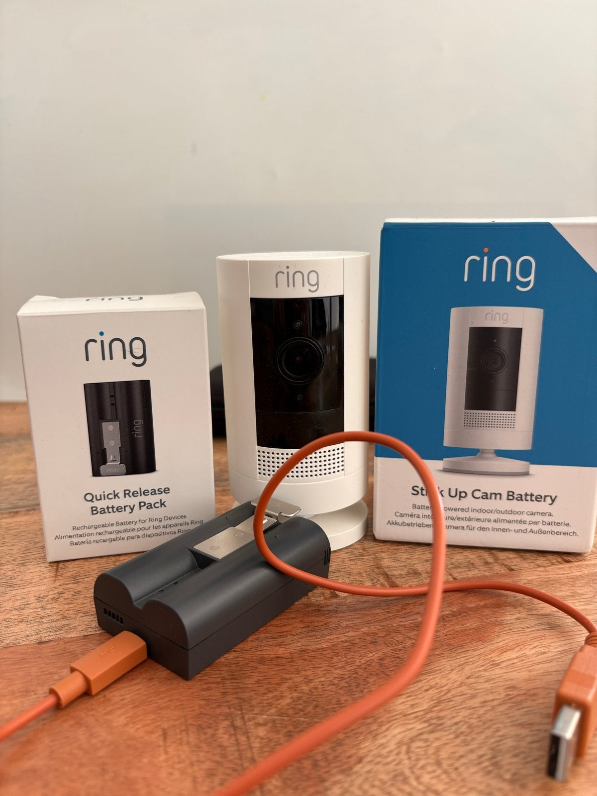 Ring Stick Up Cam Battery met extra batterij en lader, Ophalen of Verzenden, Zo goed als nieuw