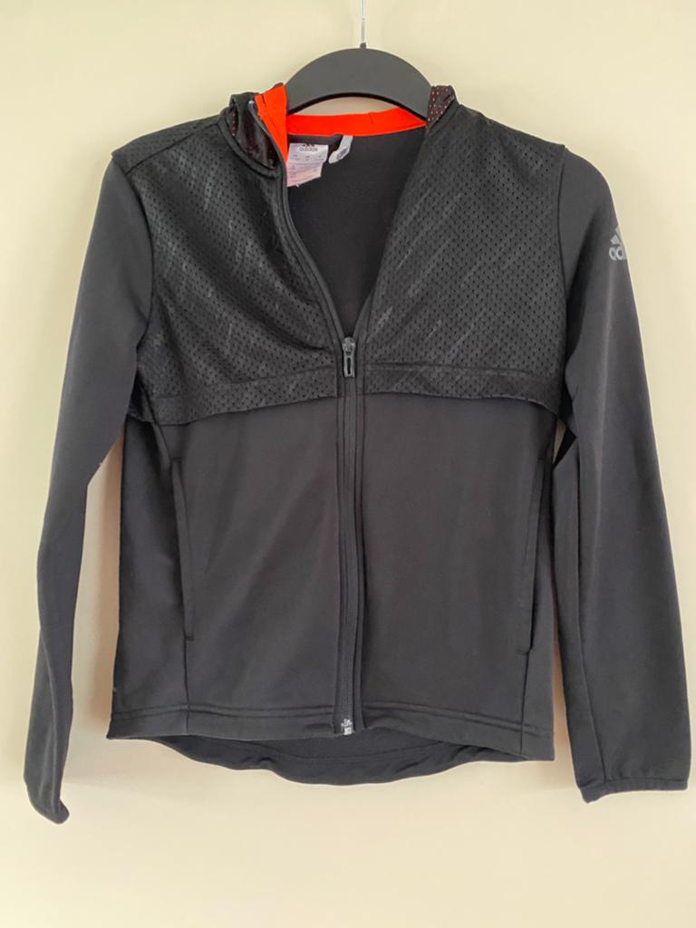 Adidas sportvest met capuchon - Zwart met oranje accent, Ophalen of Verzenden, Zo goed als nieuw, Meisje, Jas