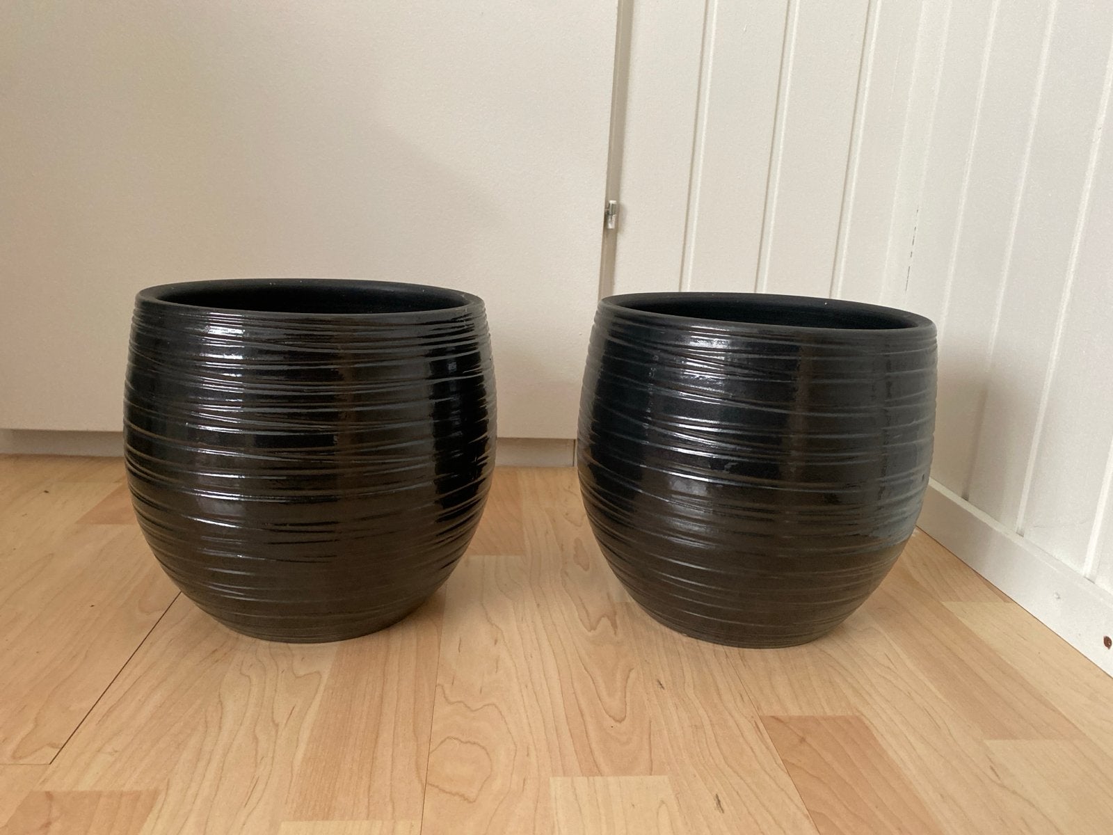 Set van 2 zwarte bloempotten, 24cm hoog, 20cm doorsnede, Tuin en Terras, Ophalen, Gebruikt, Rond, Binnen