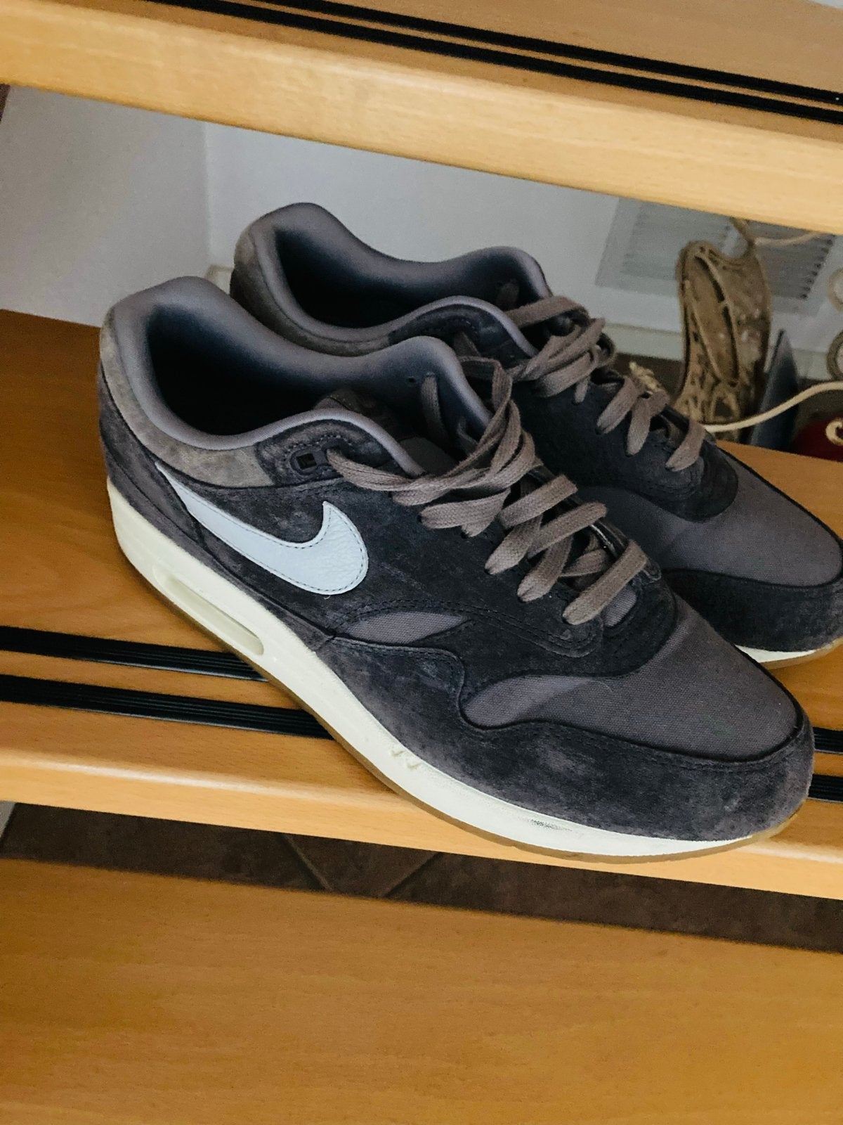 Nike Air Max 1 'Dark Smoke Grey' - Maat 45, Ophalen of Verzenden, Zo goed als nieuw, Overige kleuren, Sneakers of Gympen