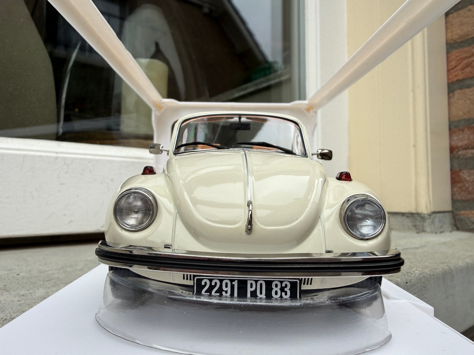 1:18 Volkswagen Kever 1303 Cabriolet Cream White 1973 Norev, Hobby en Vrije tijd, Auto, Norev, 70-72 Av. de Bohlen, Vaulx-en-Velin, 69120, France
