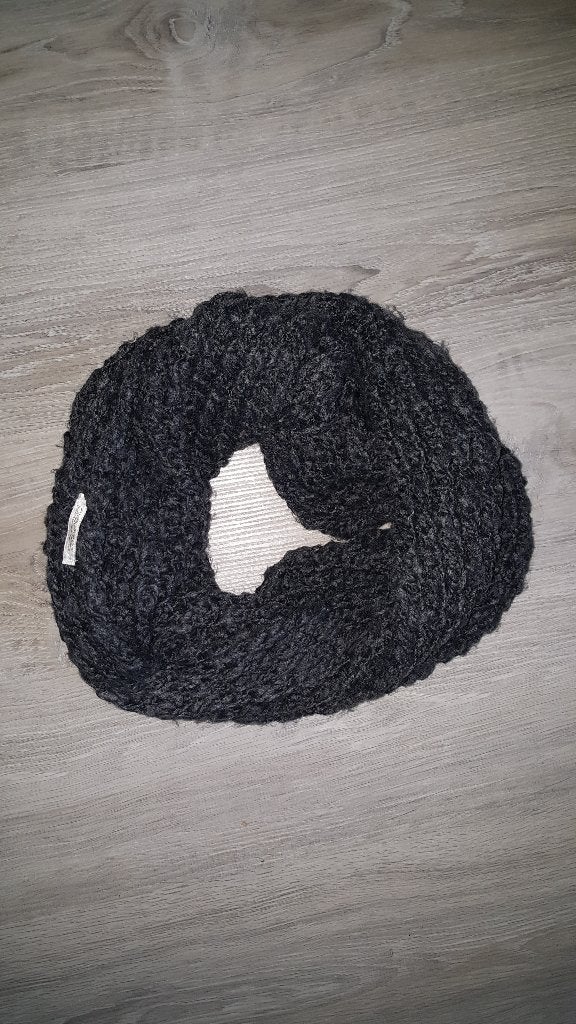 Nieuwe donkergrijze sjaal van Pieces, Maat 38/40 (M), Nieuw, Ophalen of Verzenden, Sjaal