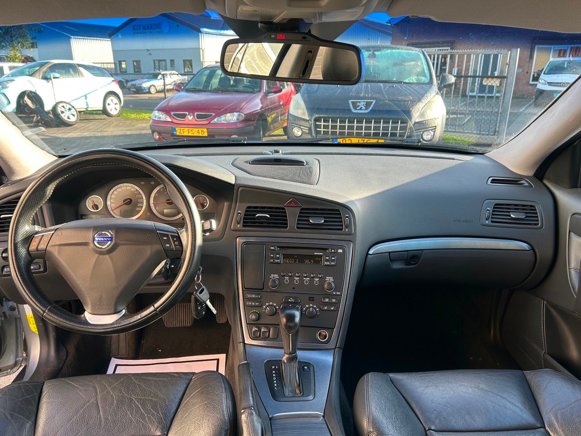 Volvo S60 2.4 Kinetic | LEER | AUTOM | NAVI | STOEL VERW |, Auto's, Gebruikt, Zwart, S60, 2435 cc