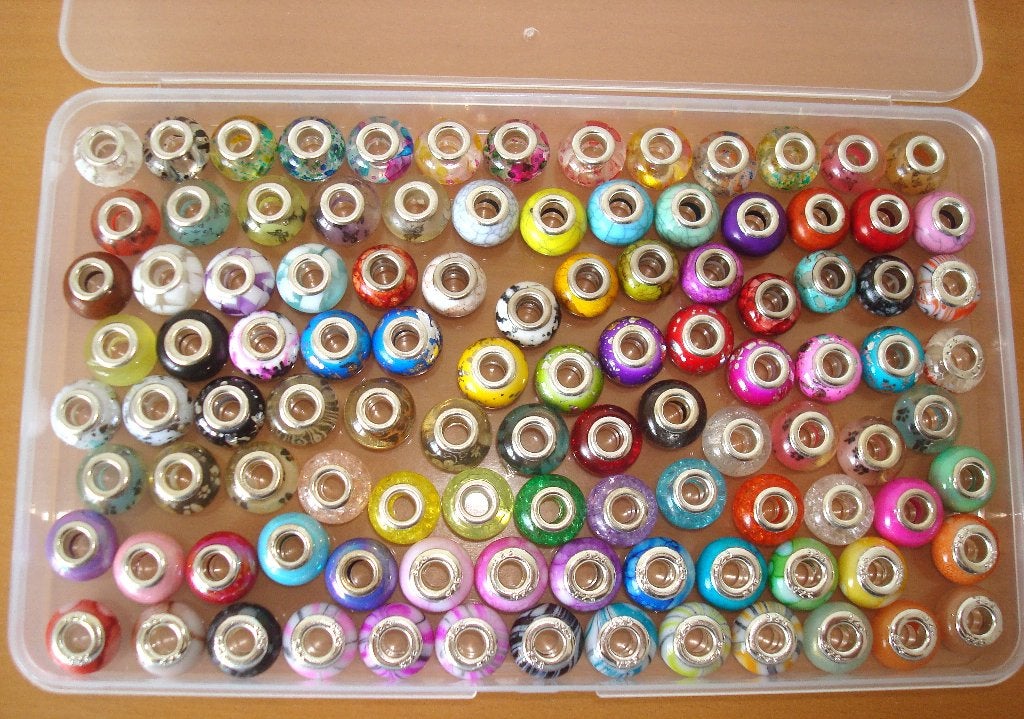 SALE €0,13 p/s: Doos met 184 groot gat bedels multicolour, Overige materialen, Want 18 Hoogvliet, Adorabeads, Nieuw