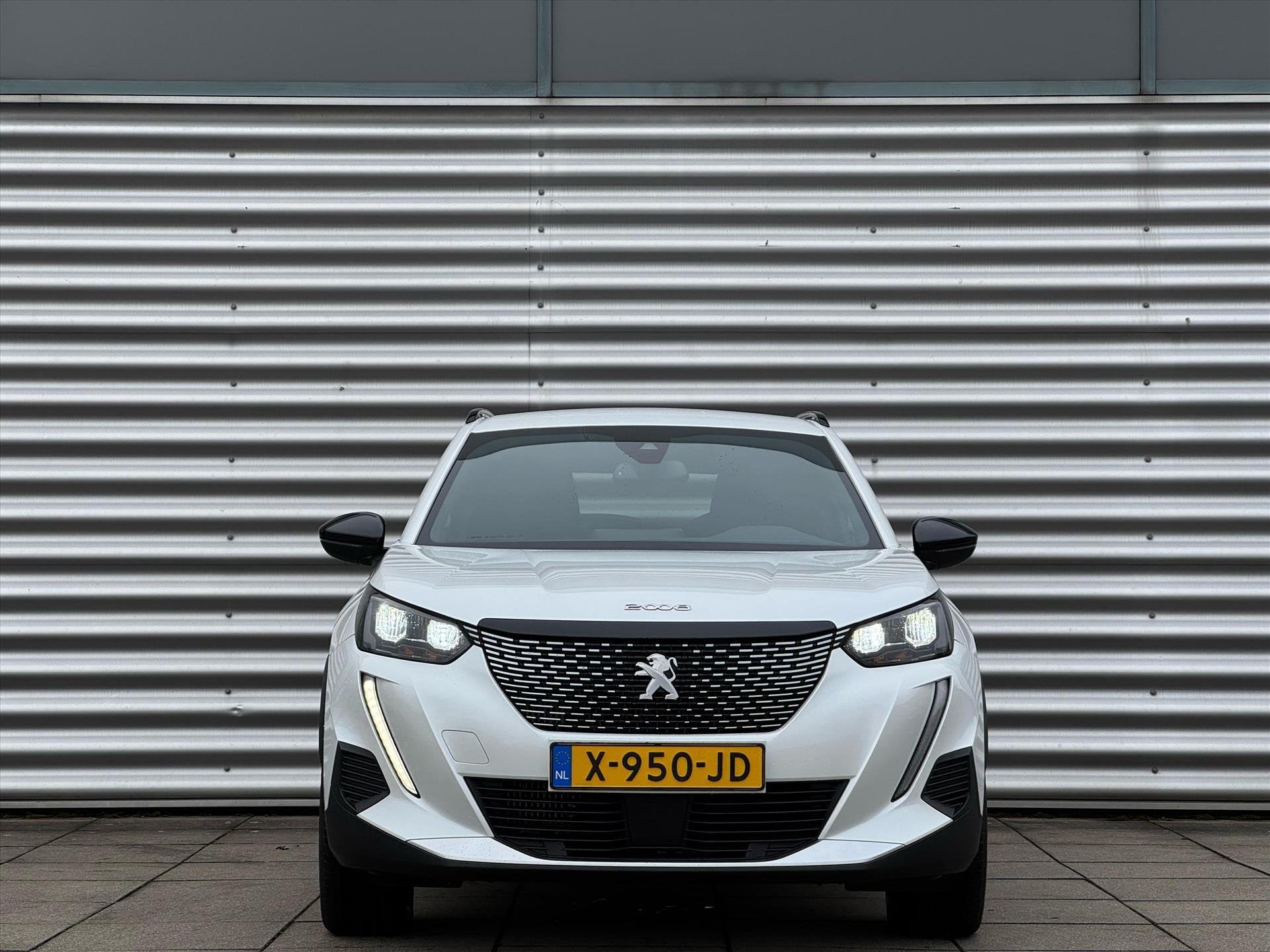 Peugeot 2008 Allure 130pk | Navigatie | Parkeersensoren | 17, Stof, Gebruikt, 1199 cc, Wit
