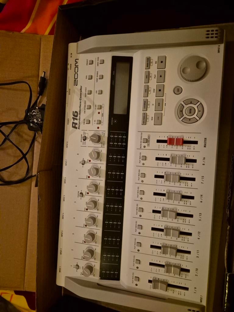 Zoom R16 Digitale Recorder/Interface/Controller, Ophalen, Zo goed als nieuw, 10 tot 20 kanalen, Microfooningang