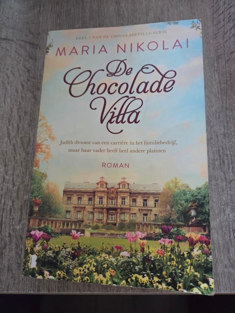 De Chocolade Villa - Maria Nikolai (Roman), Boeken, Ophalen of Verzenden, Zo goed als nieuw, Maria Nikolai, Europa overig